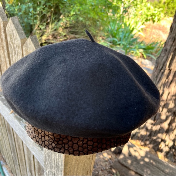 Black Wool Beret With Brown Velvet Trim - Picture 14 of 17